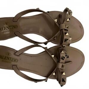 Valentino RUBBER ROCKSTUD THONG sandals